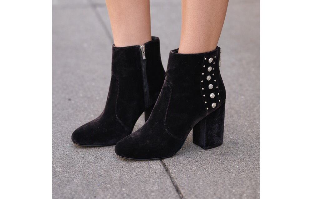 Guess Nueva Black Velvet Studded Booties Boots Size 8 3.5 inch Heel